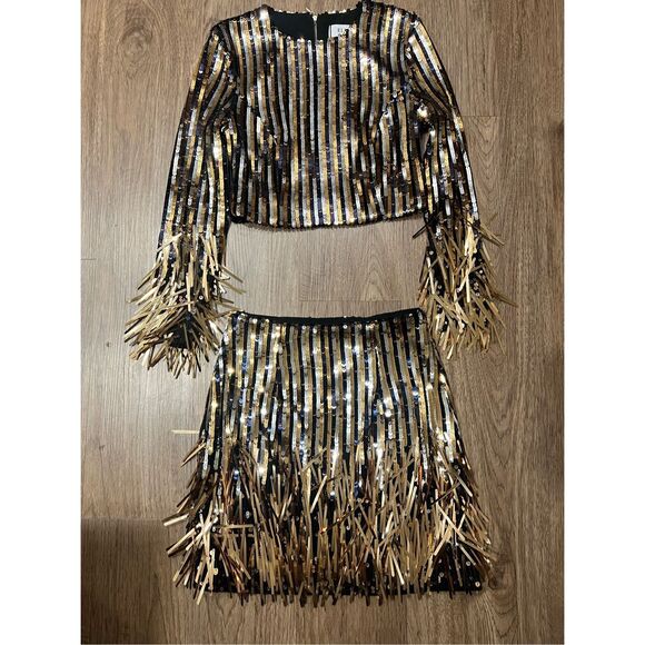 Elliatt Oratorio Crop Top & Mini Skirt Set in Black/Gold Sequin size S - Picture 5 of 11